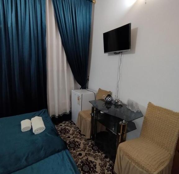 اتاق اکونومی, Parvina Boutigue