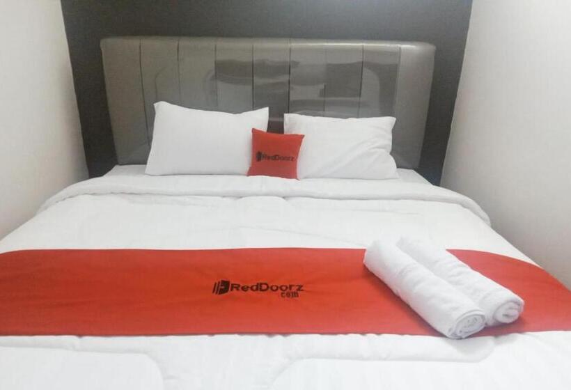 Номер Deluxe, Reddoorz Syariah Near Unimus Semarang