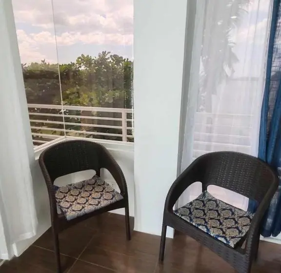 スイート, Llanes Bancolita S Resort Taal Lakeview Resort Balete