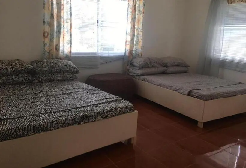 ファミリールーム, Llanes Bancolita S Resort Taal Lakeview Resort Balete
