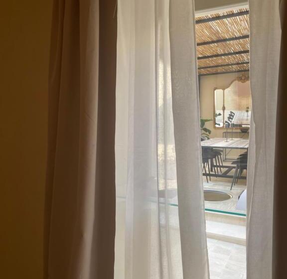 اتاق سوپریور, Notus Rooms