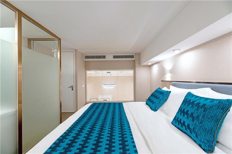 سوییت خانوادگی, Mehood Lestie, Xiamen Zhongshan Road Pedestrian Street