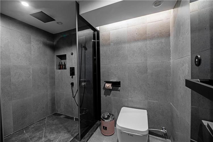 سوییت, Mehood Lestie, Xiamen Zhongshan Road Pedestrian Street