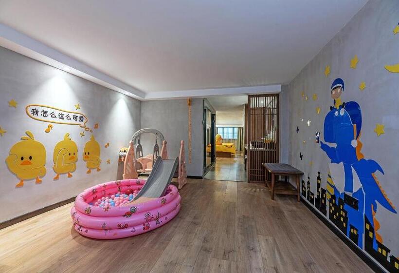 اتاق خانوادگی, Mehood Lestie, Xiamen Zhongshan Road Pedestrian Street