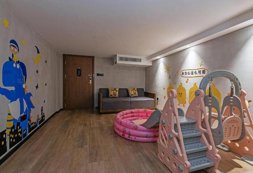 اتاق خانوادگی, Mehood Lestie, Xiamen Zhongshan Road Pedestrian Street