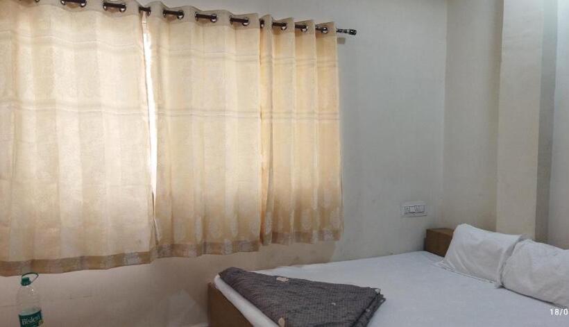 اتاق استاندارد چهار تخته, New Shri Gajlaxmi Near To Mahakaleswar Temple