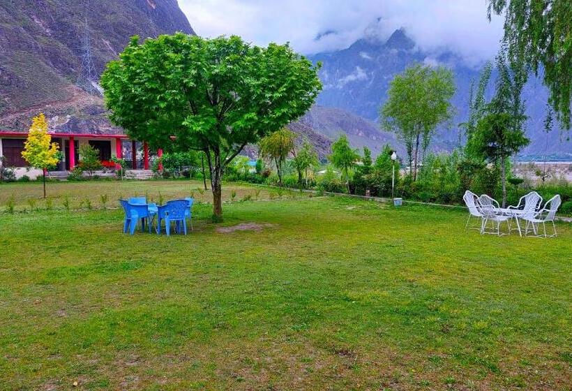 اتاق خانوادگی با چشم‌انداز باغ, River Breeze