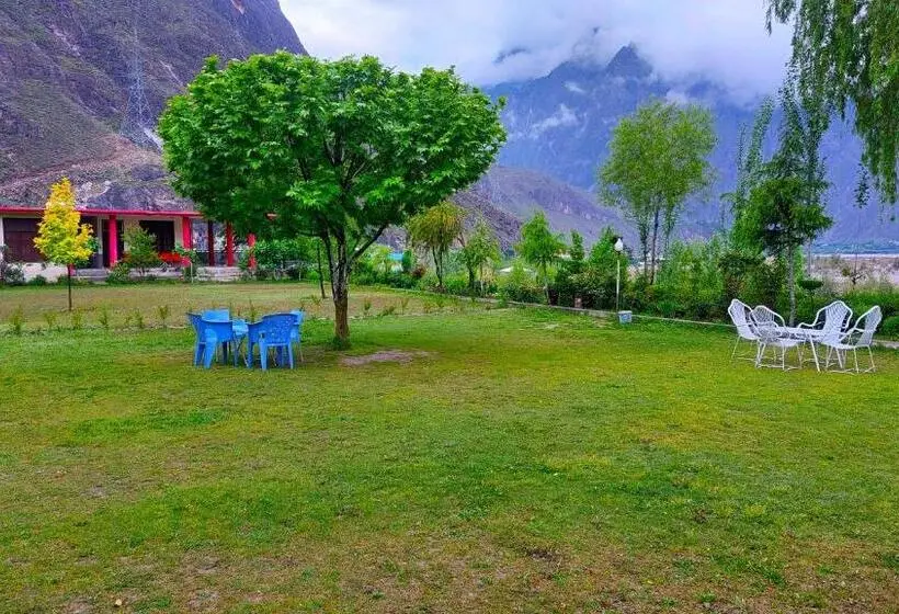 اتاق خانوادگی با چشم‌انداز باغ, River Breeze
