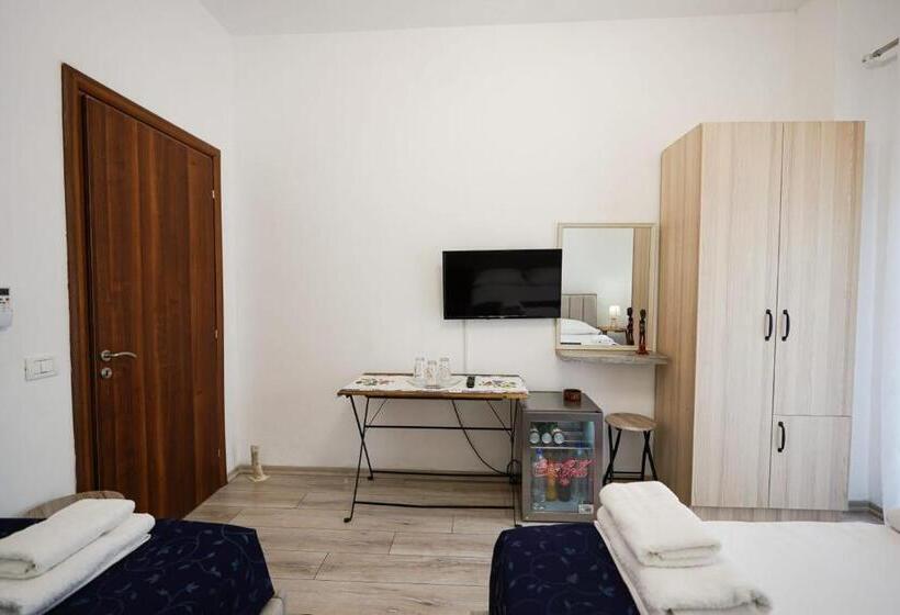 غرفة قياسية ثلاثية, View City Apartments