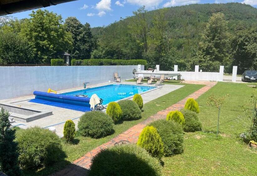 آپارتمان 1 خوابه, Victory Pool House