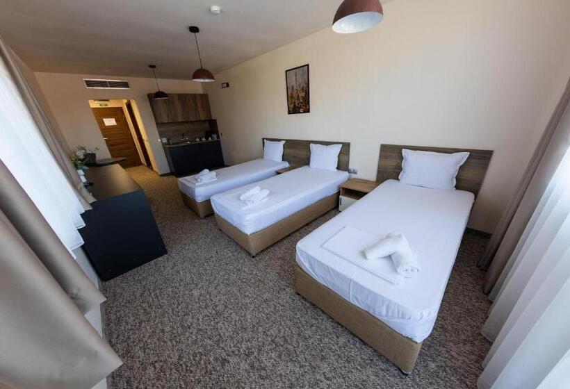 디럭스 트리플 룸, City Plaza