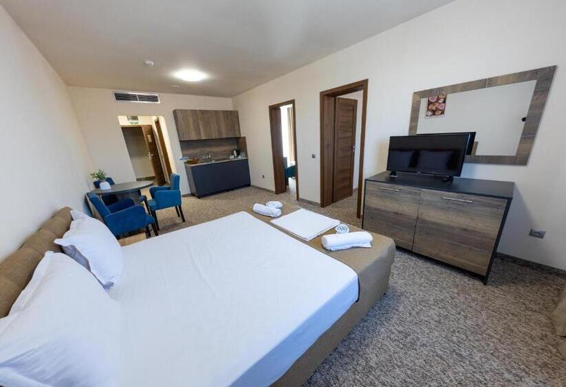 침실 3개 아파트, City Plaza