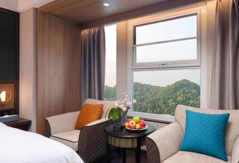 豪华房间, Huaxi International