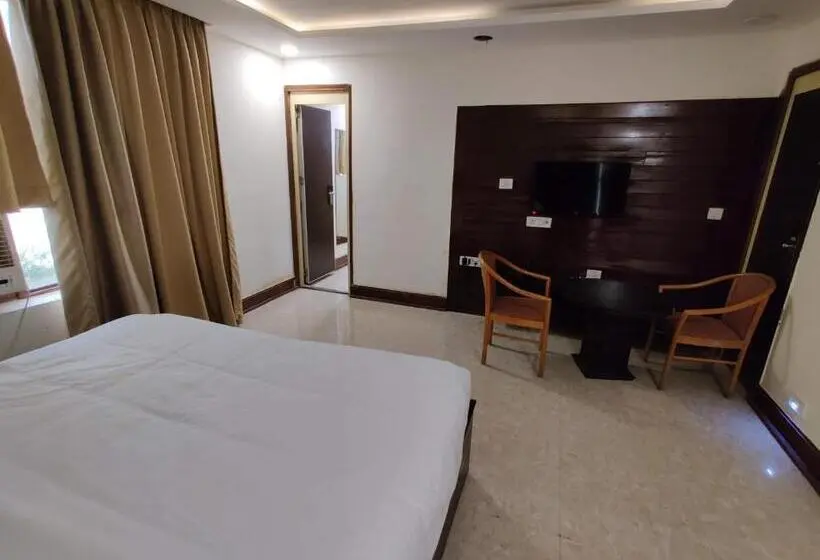 キングサイズベッドのスタンダードルーム, Orchha Club And Resort Ocr
