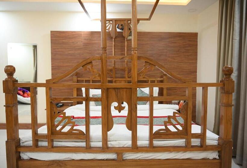 חדר דחוקס עם מיטת קינג, Orchha Club And Resort   Ocr