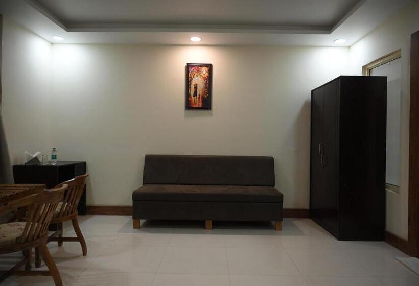 חדר דחוקס עם מיטת קינג, Orchha Club And Resort   Ocr