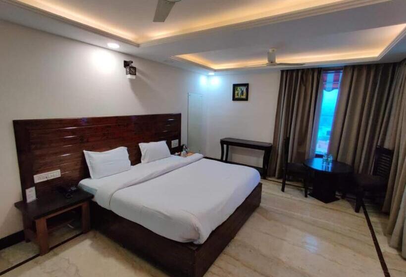 חדר דחוקס עם מיטת קינג, Orchha Club And Resort   Ocr