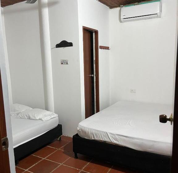 4인용 스탠다드 룸, Juva Hostel   Coveñas