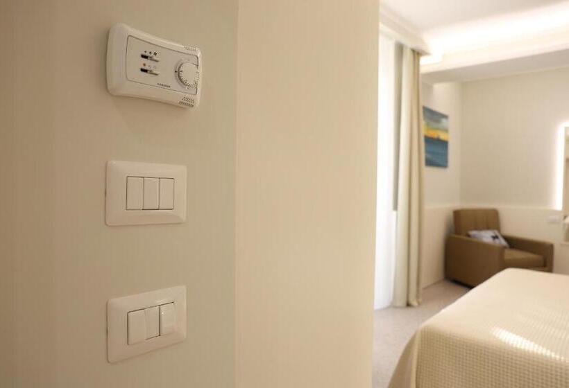 豪华三人间, Nazzarì B&b Tropea