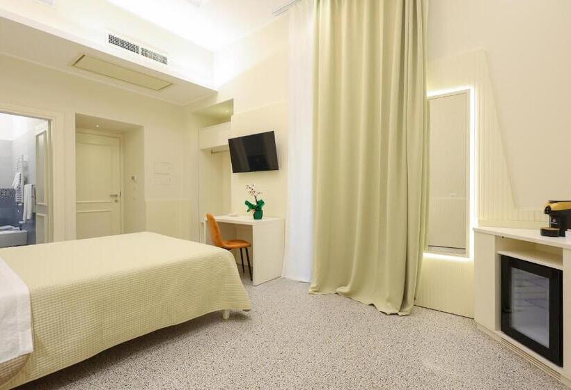 带大床的豪华间, Nazzarì B&b Tropea