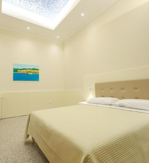 带大床的豪华间, Nazzarì B&b Tropea