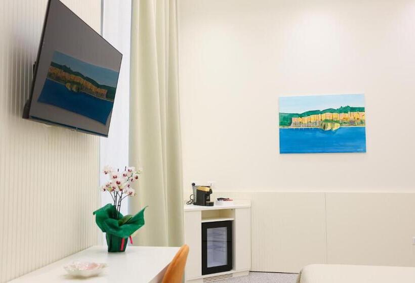 带大床的豪华间, Nazzarì B&b Tropea