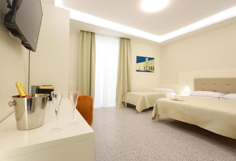 带阳台的豪华间, Nazzarì B&b Tropea