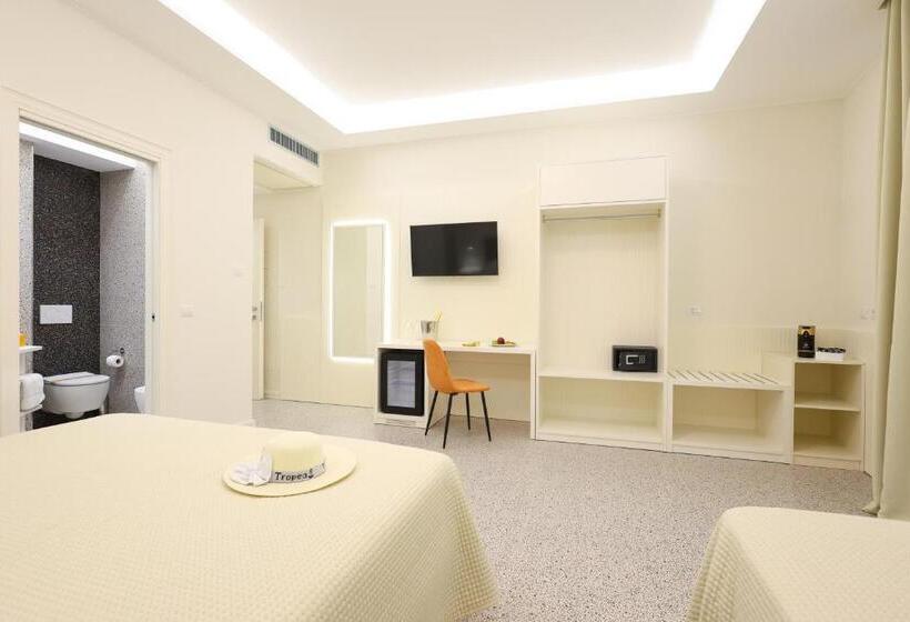 带阳台的豪华间, Nazzarì B&b Tropea