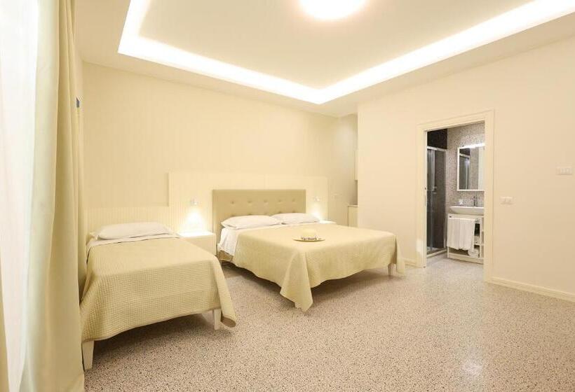 带阳台的豪华间, Nazzarì B&b Tropea