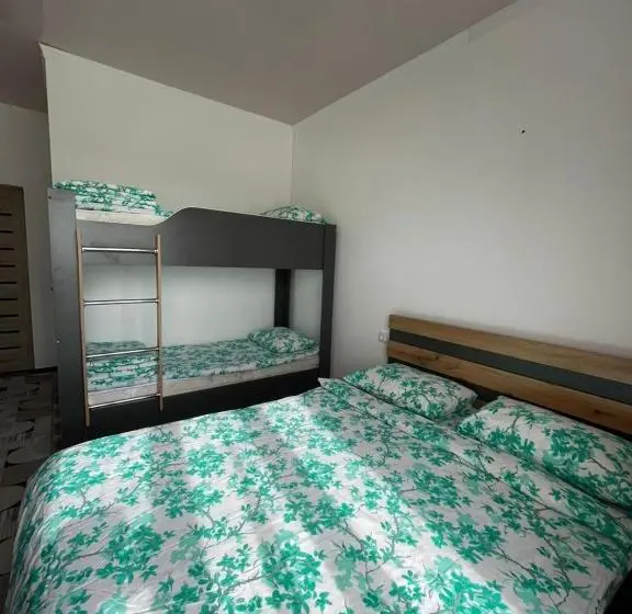 اتاق استاندارد چهار تخته, Nomad  Guest House