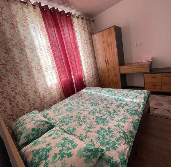 اتاق استاندارد چهار تخته, Nomad  Guest House
