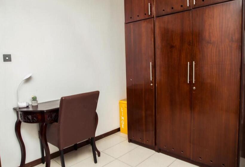 キングサイズベッドのデラックスルーム, Urban Private Rooms