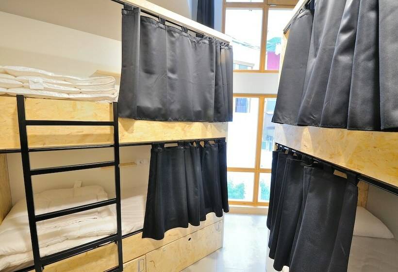 Кровать в Общей Комнате, Bcool Bilbao Hostel