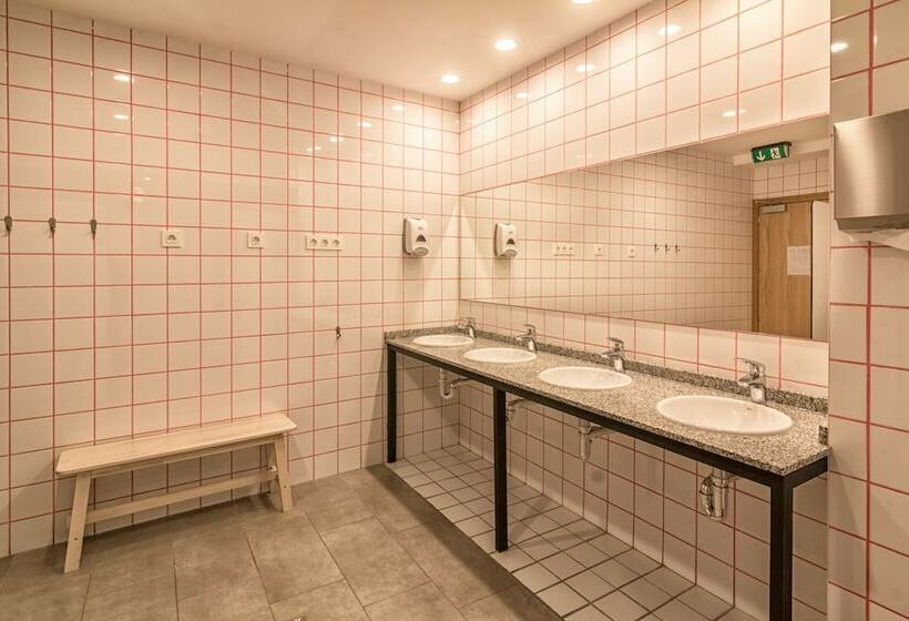 Кровать в Общей Комнате, Bcool Bilbao Hostel