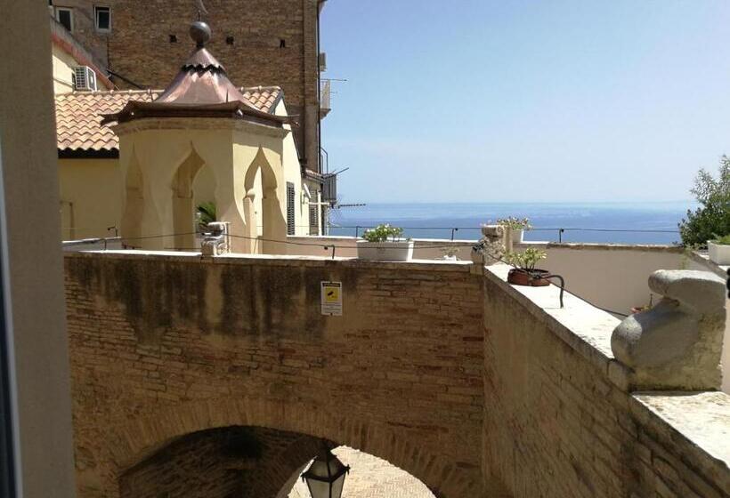 اتاق لوکس با چشمانداز دریا, Il Bersó Di Porta Catena