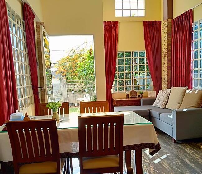 スタンダードルーム, Kol House