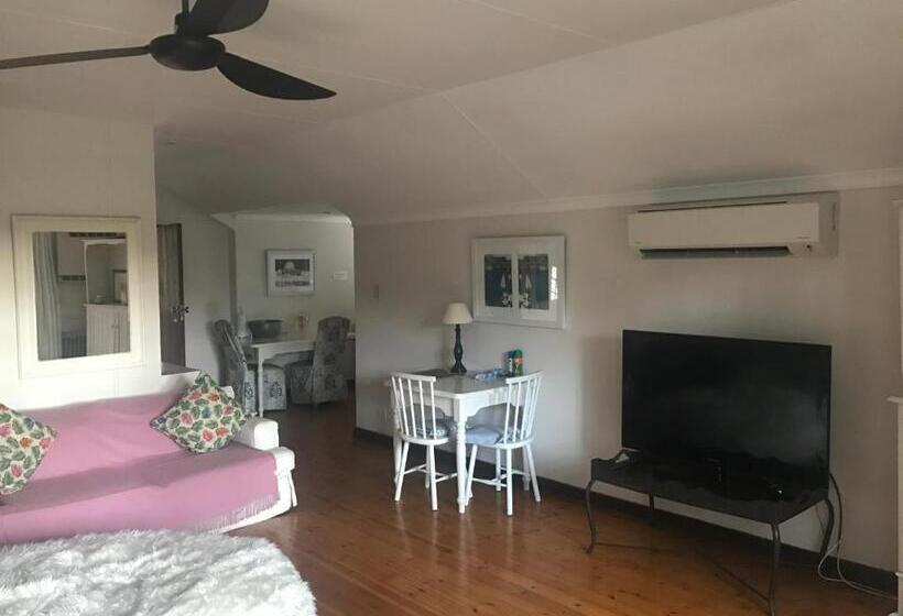 带大床的豪华间, Waterfall Cottages