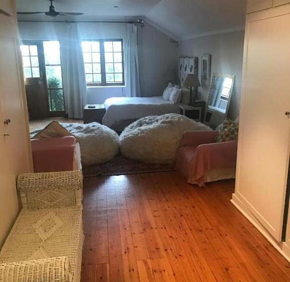 带大床的豪华间, Waterfall Cottages