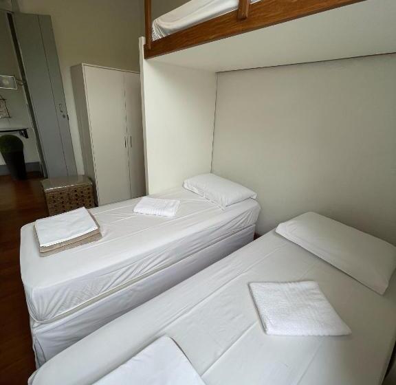 Quarto Triplo Economy, Casarão Hostel