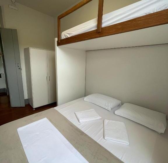 Quarto Triplo Economy, Casarão Hostel