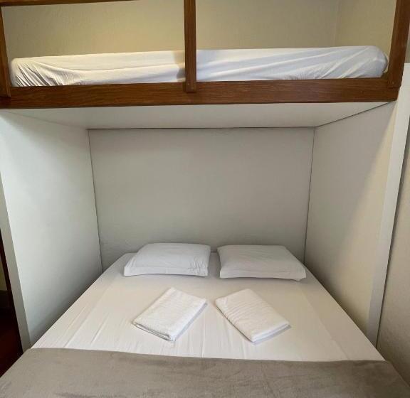 Quarto Triplo Economy, Casarão Hostel