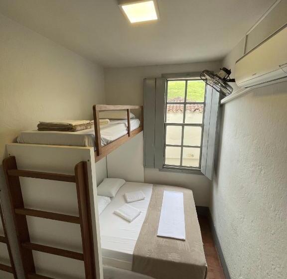 Quarto Triplo Economy, Casarão Hostel