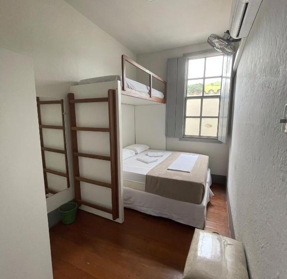 Quarto Triplo Economy, Casarão Hostel