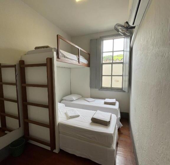 Quarto Triplo Economy, Casarão Hostel