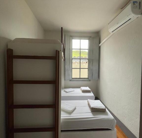 Quarto Triplo Economy, Casarão Hostel