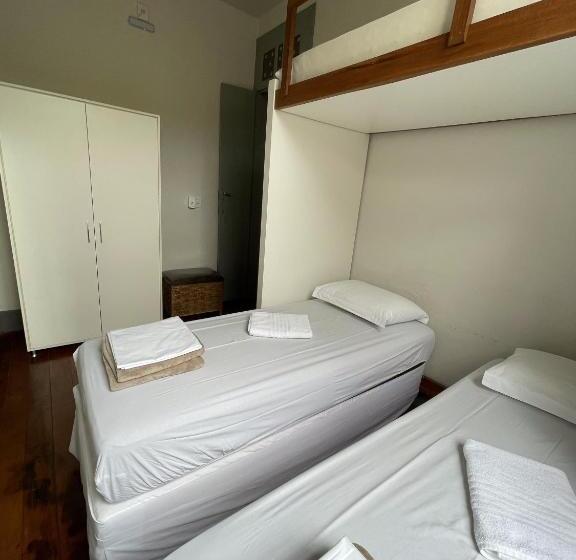 Quarto Triplo Economy, Casarão Hostel