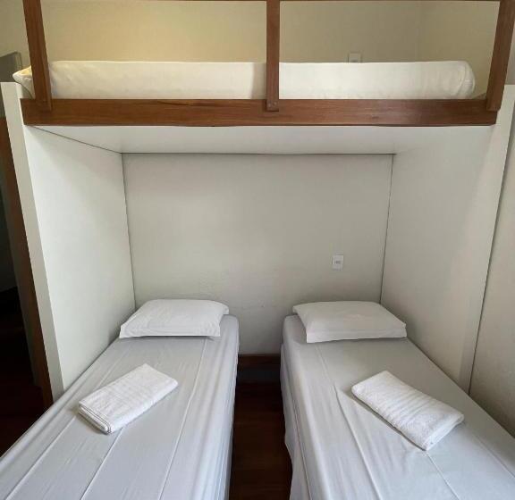 Quarto Triplo Economy, Casarão Hostel