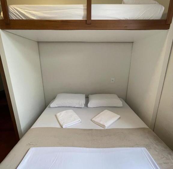 Quarto Triplo Economy, Casarão Hostel