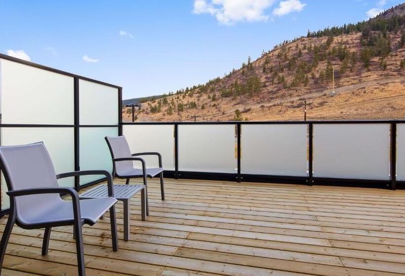 带2个双人床的标准工作室, Best Western Plus Merritt