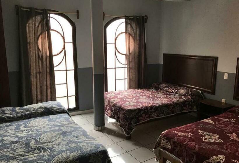 اتاق استاندارد سه نفره, Casa Mercé